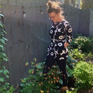 Marimekko “Unikko” Poppy Tunic in Black and White. Size Small